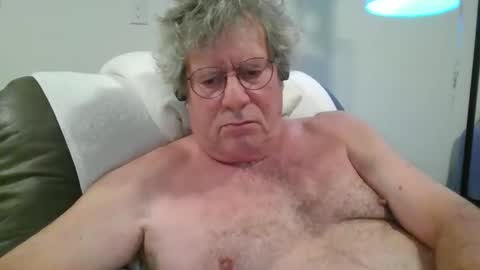 mickey95003 online show from 10-25-25, 04:31