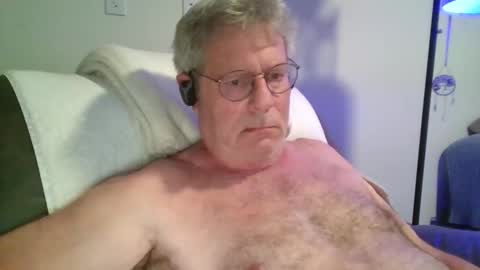 mickey95003 online show from 04-12-26, 02:27