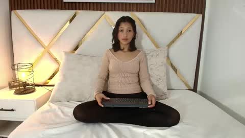 DONCELLA online show from 02-22-26, 09:30