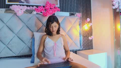 Snapshot of real_doncella_pussy chatting on 04-23-26, 08:55 DONCELLA online show from 04-23-26, 08:55