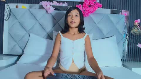 Snapshot of real_doncella_pussy chatting on 04-27-26, 08:07 DONCELLA online show from 04-27-26, 08:07