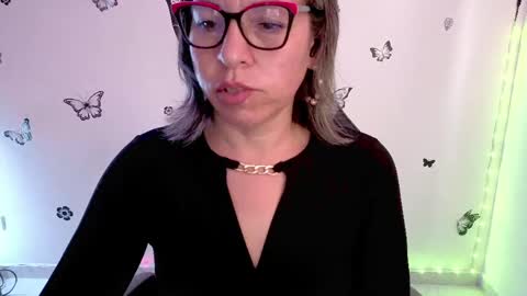 Snapshot of rebbeca09 chatting on 05-12-26, 01:19 Rebbeca online show from 05-12-26, 01:19