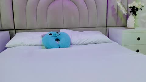 Rebeca online show from 12-17-25, 11:27