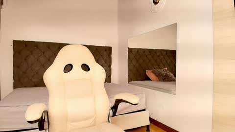 I invite you to my birthday on November 3th  online show from 02-09-25, 03:32