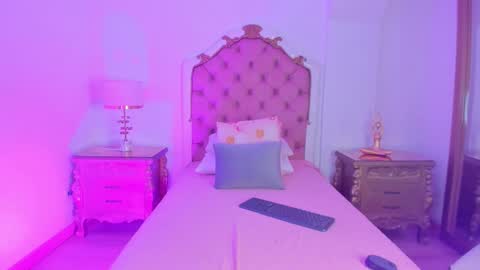 Rebeca Whatsson online show from 11-24-25, 11:32