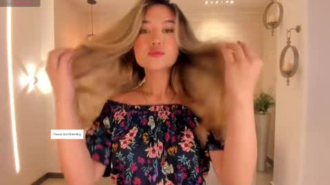Snapshot of rebeccahudson_ chatting on 05-09-26, 11:04 Rebe online show from 05-09-26, 11:04