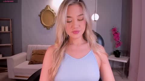 Snapshot of rebeccahudson_ chatting on 05-25-26, 08:37 Rebe online show from 05-25-26, 08:37