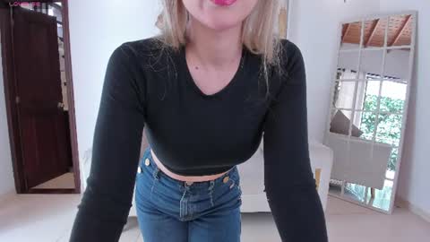 Snapshot of rebeccahudson_ chatting on 06-29-26, 06:19 Rebe online show from 06-29-26, 06:19