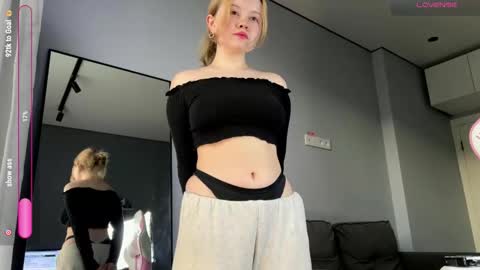 Rebecca Nikson online show from 09-26-25, 04:05