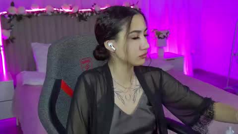 Snapshot of rebeckathornton chatting on 12-17-25, 07:47 rebeckathornton online show from 12-17-25, 07:47