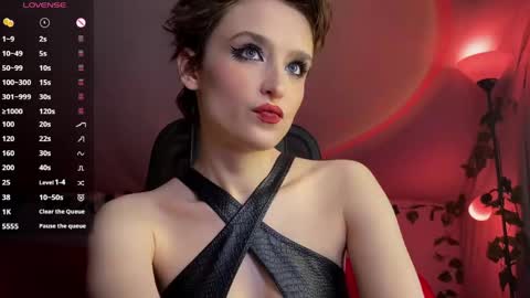 Snapshot of rebegoldnoir chatting on 04-25-26, 05:32 Mistress Rebecca online show from 04-25-26, 05:32