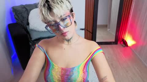 Snapshot of rebeka_baker chatting on 05-15-26, 11:17 REBEKA online show from 05-15-26, 11:17