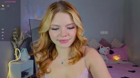 Snapshot of red__candy chatting on 09-23-25, 10:40 red__candy online show from 09-23-25, 10:40