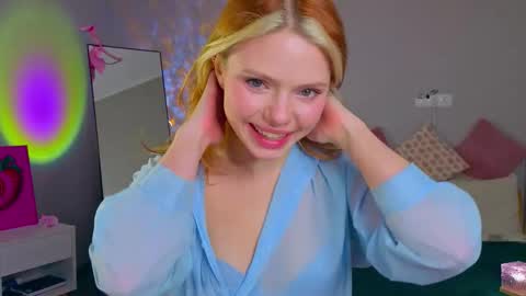 Snapshot of red__candy chatting on 11-25-25, 01:22 red__candy online show from 11-25-25, 01:22