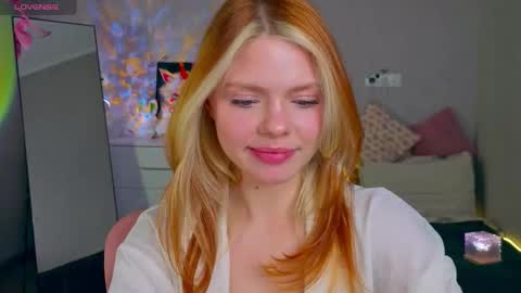 Snapshot of red__candy chatting on 11-26-25, 12:17 red__candy online show from 11-26-25, 12:17