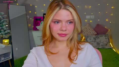 Snapshot of red__candy chatting on 12-15-25, 02:10 red__candy online show from 12-15-25, 02:10