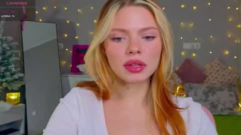 Snapshot of red__candy chatting on 12-16-25, 12:10 red__candy online show from 12-16-25, 12:10