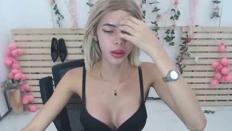 Snapshot of red_ann17 chatting on 12-14-25, 10:09 ann online show from 12-14-25, 10:09