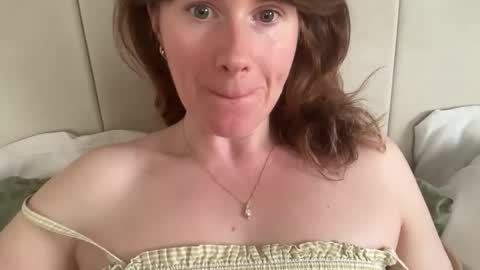 Snapshot of red_head_rosie_69 chatting on 04-19-26, 12:26 Rosie online show from 04-19-26, 12:26