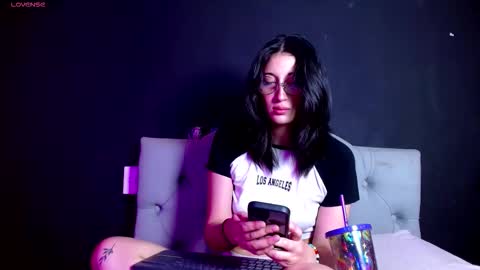 Snapshot of red_moonn chatting on 12-18-25, 04:51 IG OF red moonn online show from 12-18-25, 04:51