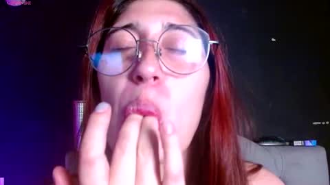 Snapshot of red_moonn chatting on 06-19-26, 07:01 IG OF red moonn online show from 06-19-26, 07:01