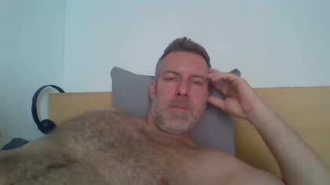 Red online show from 09-17-25, 06:48