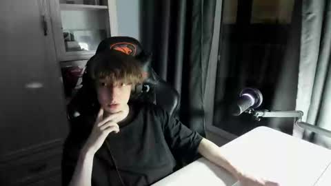 reddissq online show from 12-25-24, 04:01