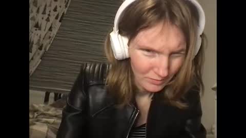 Snapshot of redfoxofficial chatting on 03-28-26, 08:14 Redfox online show from 03-28-26, 08:14