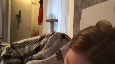Snapshot of redfoxofficial chatting on 06-16-26, 06:10 Redfox online show from 06-16-26, 06:10