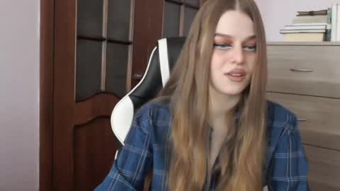 Lily online show from 04-03-26, 02:31