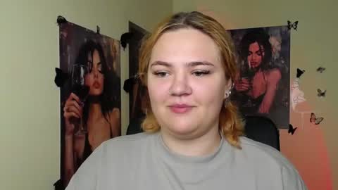 Snapshot of redhotqueen1 chatting on 06-14-26, 06:04 Rina online show from 06-14-26, 06:04