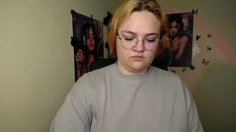Snapshot of redhotqueen1 chatting on 06-15-26, 11:56 Rina online show from 06-15-26, 11:56