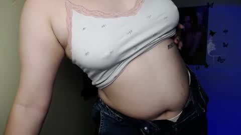Snapshot of redhotqueen1 chatting on 06-20-26, 06:05 Rina online show from 06-20-26, 06:05