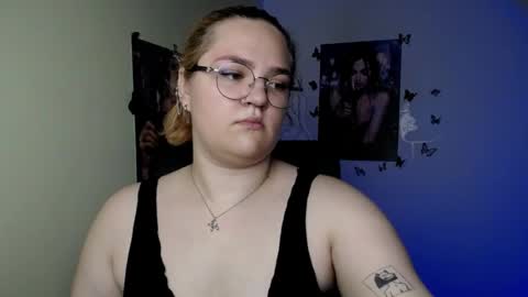 Snapshot of redhotqueen1 chatting on 06-30-26, 12:06 Rina online show from 06-30-26, 12:06