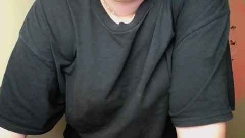 Snapshot of redhotqueen1 chatting on 07-02-26, 12:00 Rina online show from 07-02-26, 12:00