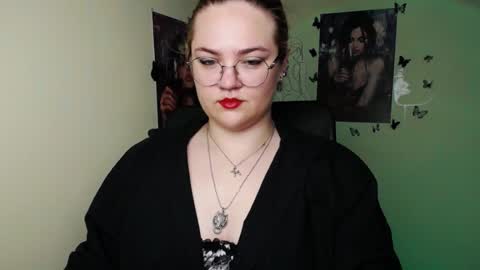 Snapshot of redhotqueen1 chatting on 07-05-26, 06:09 Rina online show from 07-05-26, 06:09