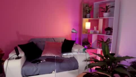 Red Jasmine online show from 02-09-25, 11:46