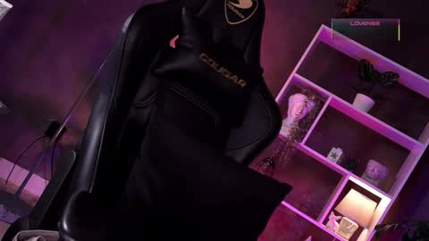 Red Jasmine online show from 10-05-25, 01:37