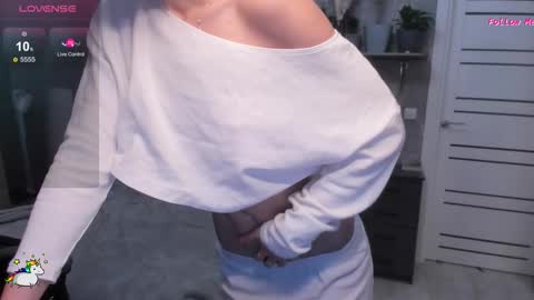 Snapshot of redmelissa chatting on 10-24-25, 08:44 Stephanie online show from 10-24-25, 08:44