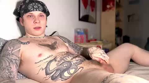 Snapshot of redrumbackwards chatting on 02-04-25, 05:10 redrum online show from 02-04-25, 05:10