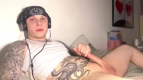 Snapshot of redrumbackwards chatting on 03-07-25, 07:52 redrum online show from 03-07-25, 07:52