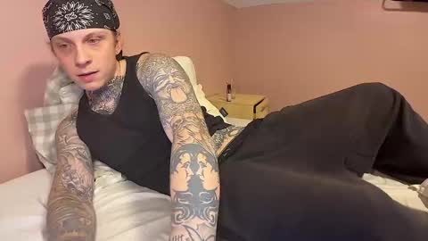 Snapshot of redrumbackwards chatting on 09-11-25, 04:45 redrum online show from 09-11-25, 04:45