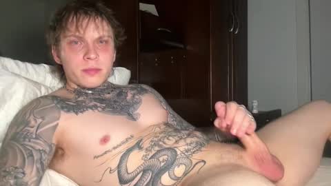 Snapshot of redrumbackwards chatting on 05-12-26, 06:21 redrum online show from 05-12-26, 06:21