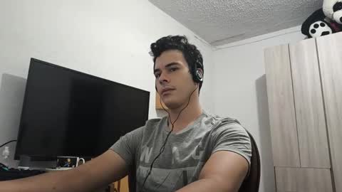 Snapshot of redsoul951869 chatting on 03-07-25, 03:19 RedsoulReaver online show from 03-07-25, 03:19