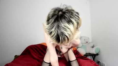 Snapshot of redvelvettyy chatting on 03-04-25, 10:49 Beth online show from 03-04-25, 10:49