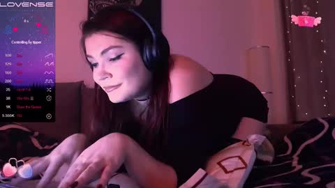 Snapshot of redyari chatting on 12-13-24, 10:55 Red online show from 12-13-24, 10:55