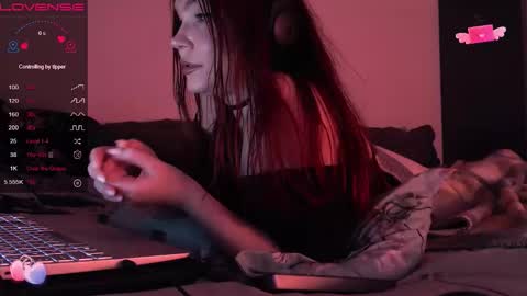 Snapshot of redyari chatting on 11-16-25, 12:16 Red online show from 11-16-25, 12:16