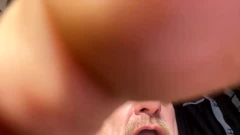 Snapshot of reeferleefer chatting on 02-06-25, 10:43 Lee online show from 02-06-25, 10:43