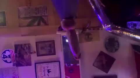 Snapshot of reeferleefer chatting on 12-19-25, 04:08 Lee online show from 12-19-25, 04:08