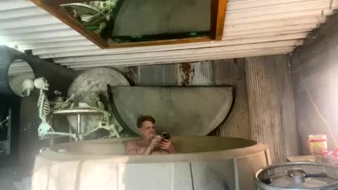 Lee online show from 04-12-26, 09:42